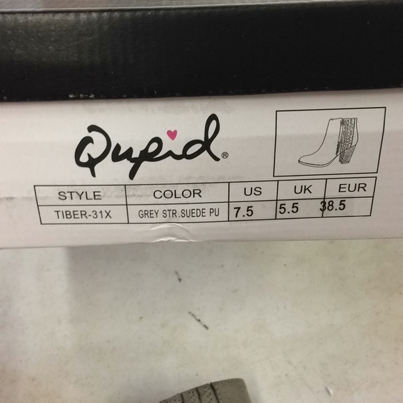 NIB Grey Chelsea Ankle Boots! - Picture 4 of 4